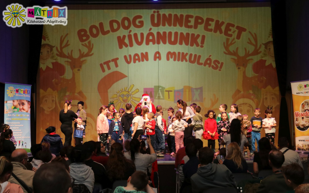 Ezer nélkülöző kisgyermeket ajándékozott meg a jótékonysági Mikulás