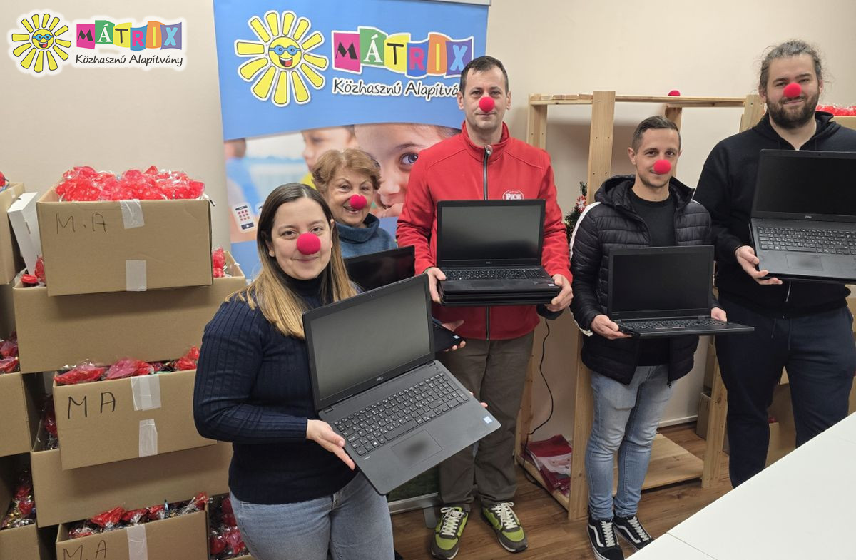 Laptopok érkeztek a gyerekekhez