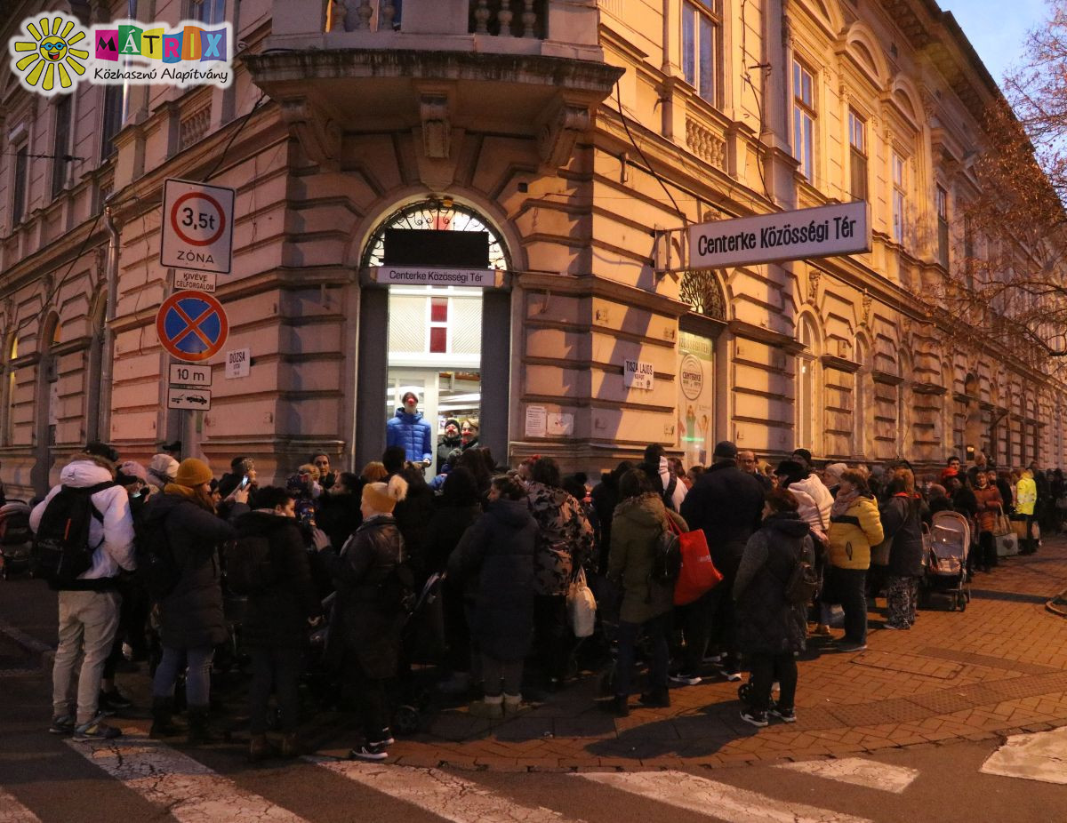 Cikkek / Jótevők nagyüzemben: élelmiszer csomagot kapott 600 család