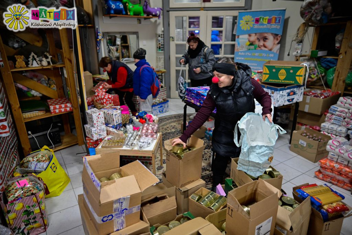 élelmiszer csomagot kapott 600 család
