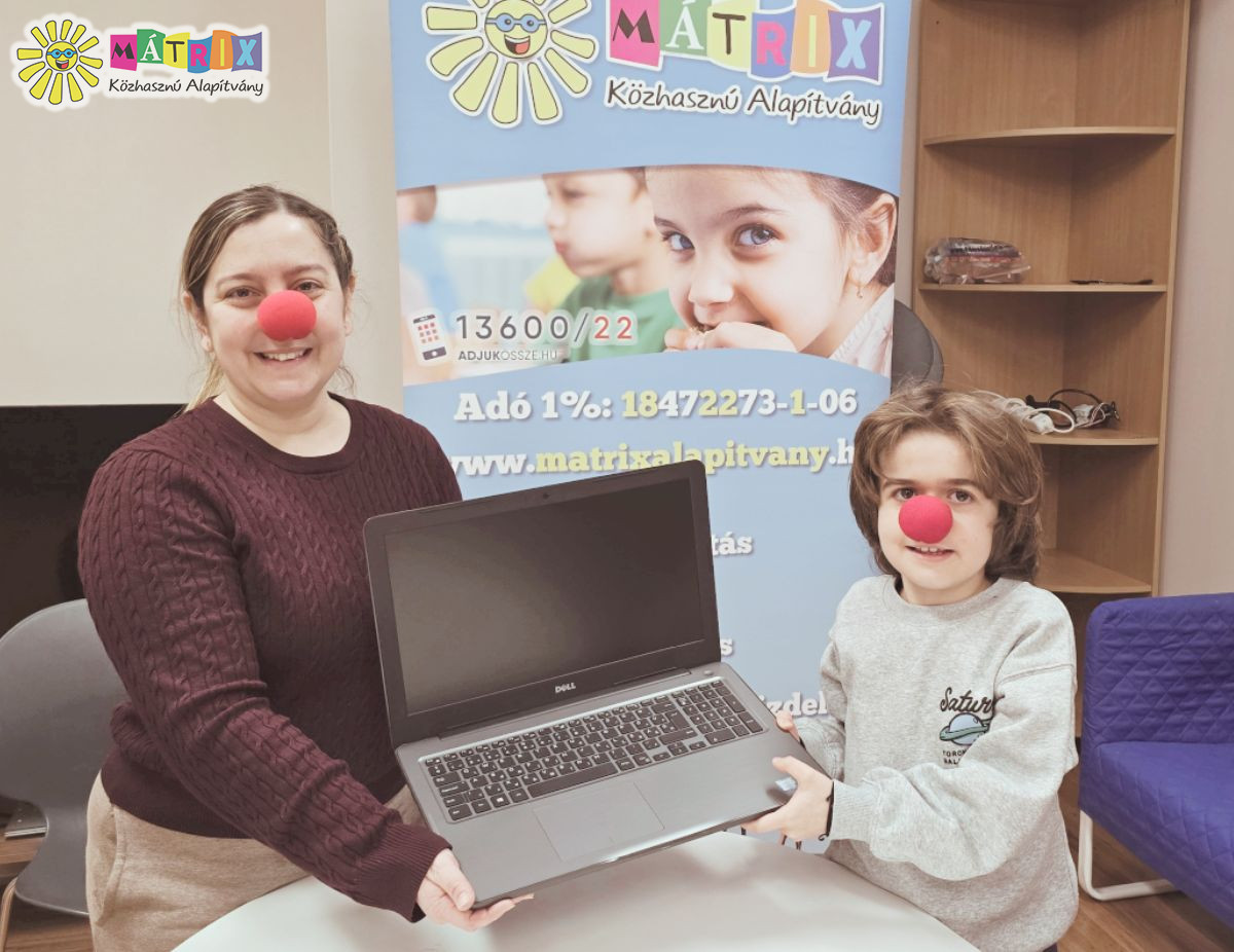 Cikkek / Mirkó laptopot kapott a bohócdoktoroktól