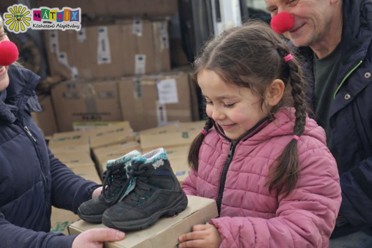 Cikkek / 350 rászoruló kisgyermek kapott új meleg cipőt a télre
