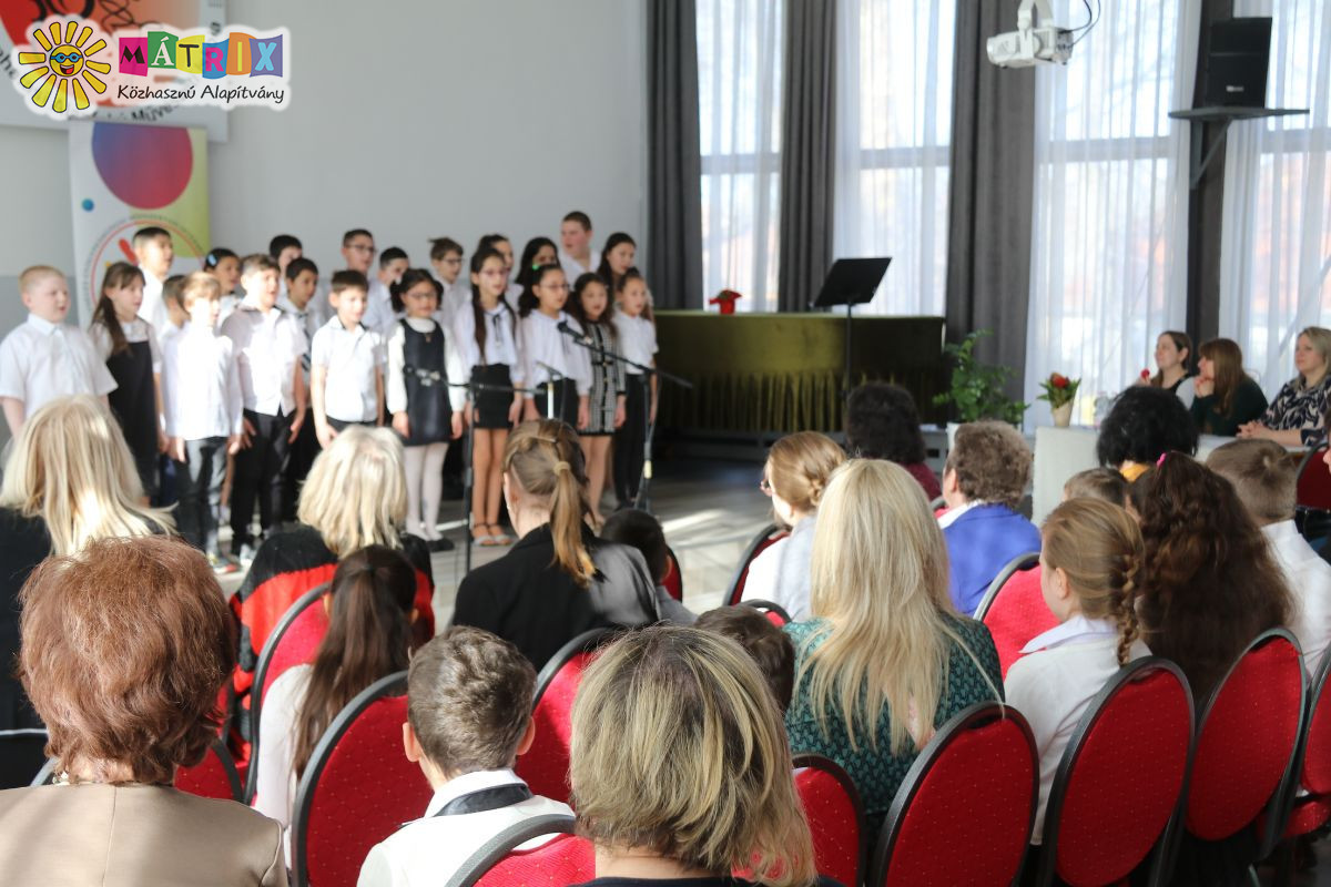 Verses–mesemondó versenyen zsűriztek a bohócdoktorok