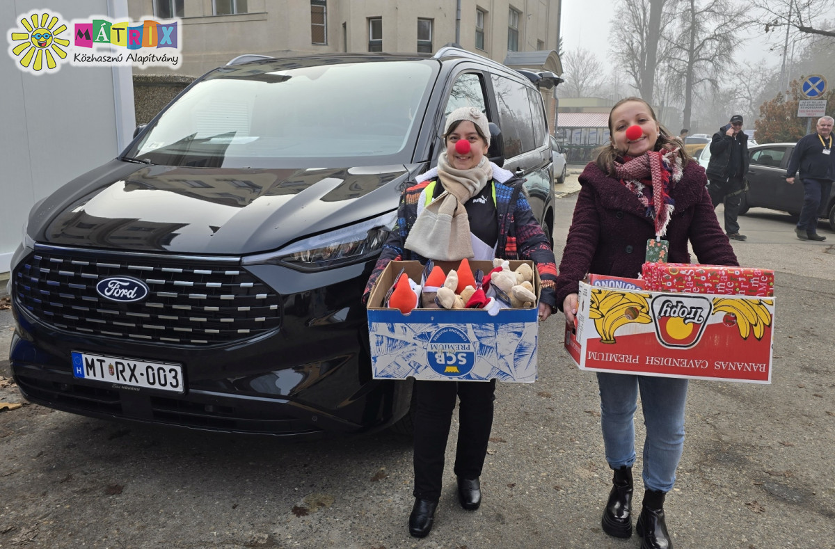 Szeretetkocsival érkeztek a mesék és a játékok a gyermekkórházba 