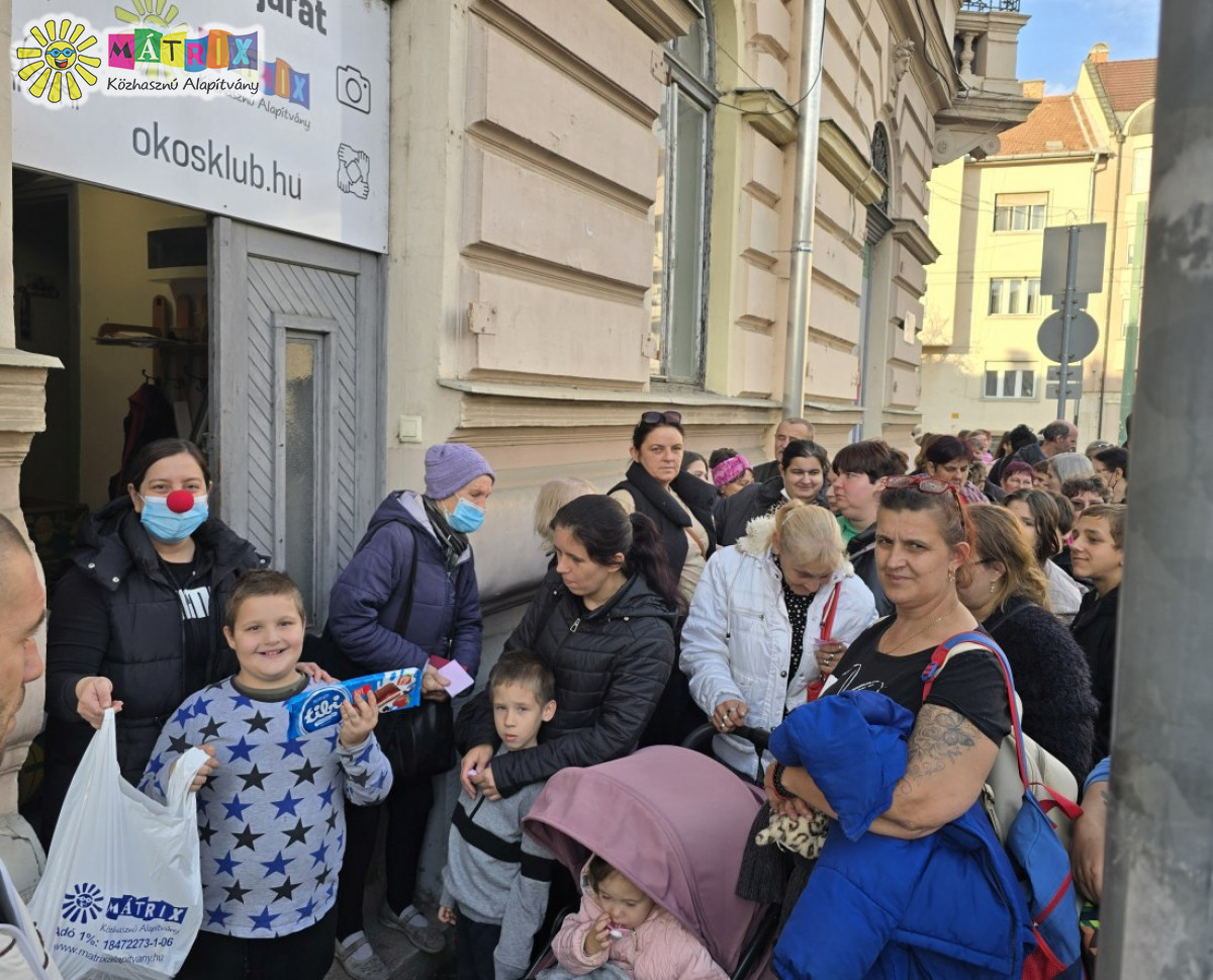 Galéria / Élelmiszerosztás családoknak