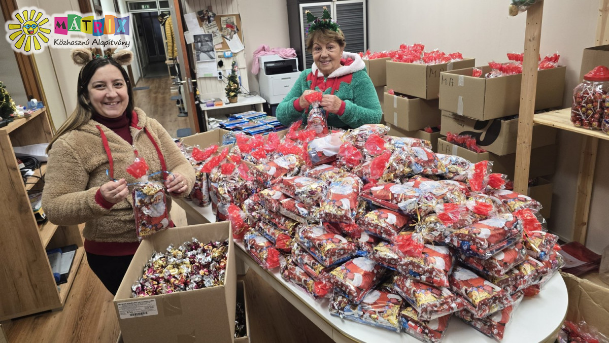 Galéria / Mesebeli pillanat - ezer kisgyermek kap ajándékot